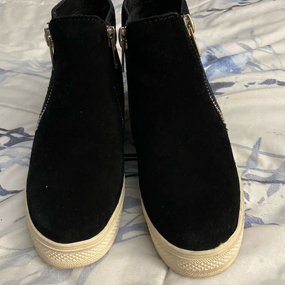Steve Madden Black Suede Wedgies - Picture 2 of 7